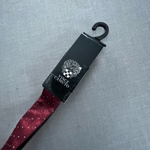 NWT Vince Camuto bow tie - pre-tied burgundy red silk men’s tie - Picture 4 of 6